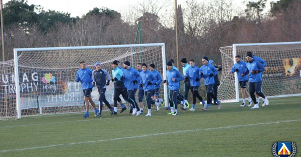 Треньорът Славиша Стоянович обаче не си губи времето и вече