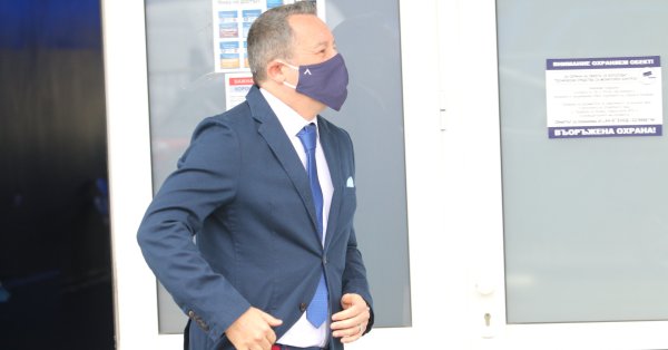 По време на подготовката Стоянович разчиташе на Патрик Габриел Галчев като