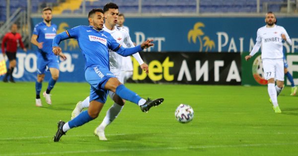 Нападателят Билал Бари продължи договора си с ПФК Левски до