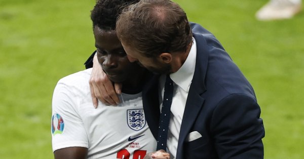 Букайо Сака няма да играе за Англия в днешния четвъртфинал