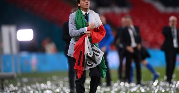 Роберто Манчини не скри сълзите си след като Италия триумфира