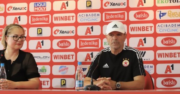 Треньорът на ЦСКА Стойчо Младенов бе видимо разочарован от загубата