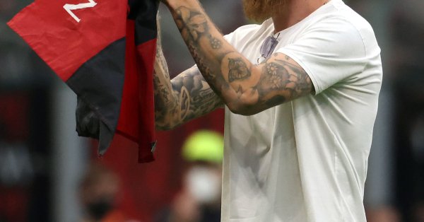 Това означава че Менян пропуска мачовете с Ювентус и Челси