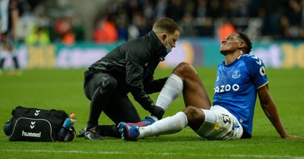 За съжаление контузията на Йери Мина е тежка в бедрения