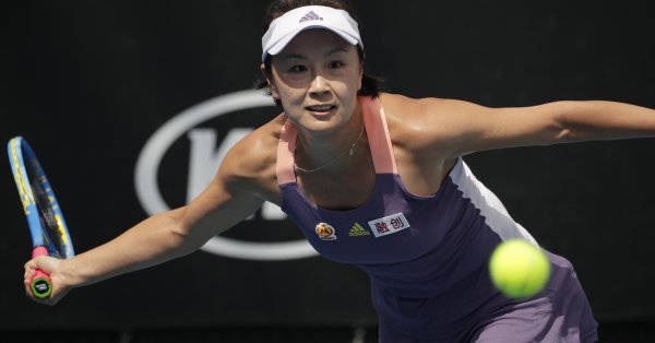 Изчезналата след шумен секс скандал китайска тенисистка Пън Шуай се появи Това