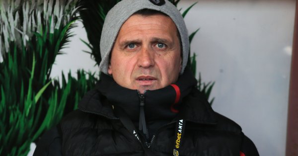 Треньорът на ЦСКА Бруно Акрапович записа 16 и пореден двубой без