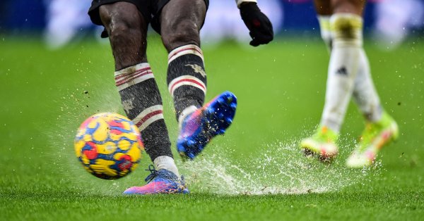 Правителството добави че има широка култура сред клубовете да оперират