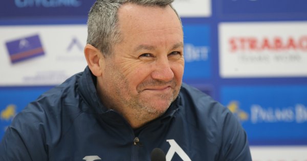 Треньорът на Левски Славиша Стоянович сам се е заел