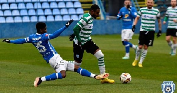 В 33 ата минута Исмаил Иса получи топката в половината на