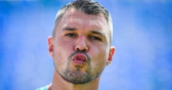 В 64 ата минута в игра се появи Валери Божинов