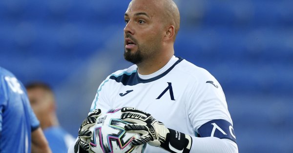 Николай Михайлов ще напусне Левски след края на сезона Капитанът