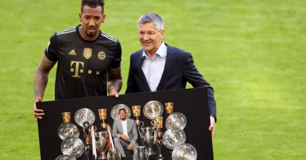 Бившият защитник на Байерн Мюнхен може да продължи кариерата си