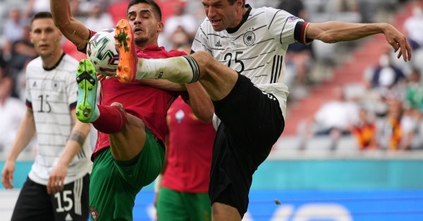 Арсенал също се интересува от голмайстора на Айнтрахт Франкфурт Андре