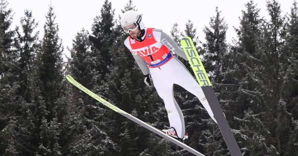 В класирането за Световната купа първи е Кобаяши с 891