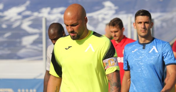 Единственият с повече срещи от повиканите за мачовете с Ейре