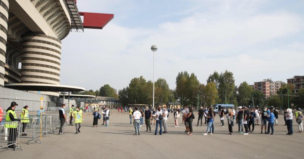 Изданието Calciomercato твърди че министърът на икономиката Роберто Гуалтиери веднага