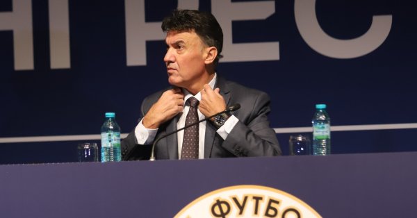 Президентът на Българския футболен съюз Борислав Михайлов използва новосъздадения си