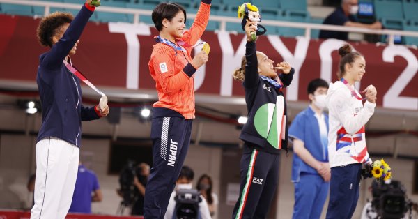 В рамките на няколко часа Олимпийските игри в Токио предложоха два