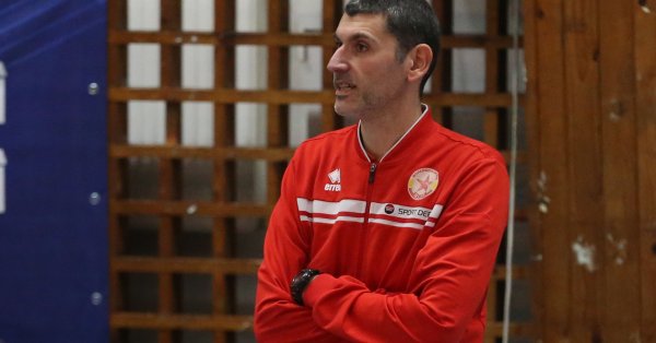 Александър Попов остава треньор и президент на волейболния ЦСКА След