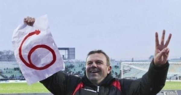 Треньорът на ЦСКА Стойчо Младенов бе видимо щастлив и доволен