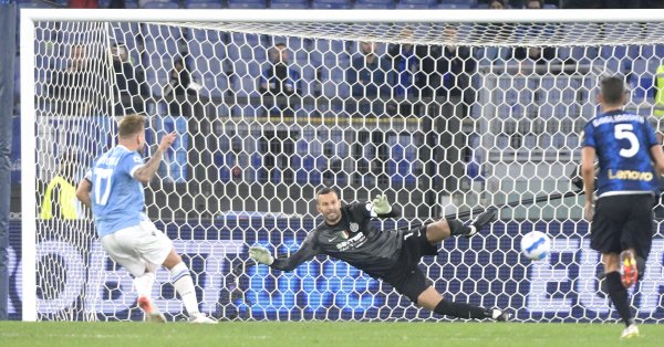 Лацио нанесе първа загуба на шампиона Интер от началото на