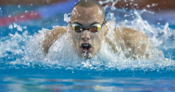 Българският плувец Антъни Иванов се класира за финала в дисциплината