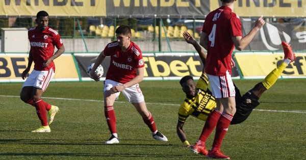 17 годишният Цеков е полузащитник и е капитан на ЦСКА U17