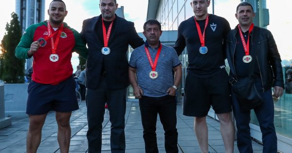 Българската федерация по вдигане на тежести изпрати своите олимпийци за