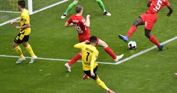 Борусия Дортмунд победи РБ Лайпциг с 3:2 в двубой от