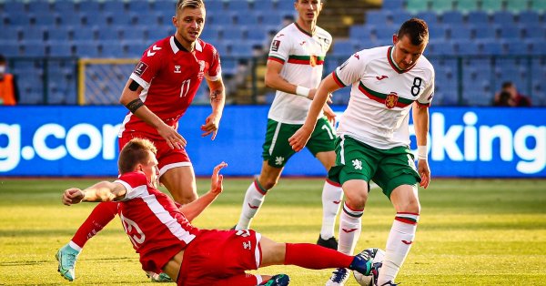Футболните национали на България записаха изключително труден успех с 1 0