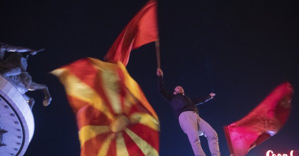Улиците на Скопие се изпълниха с фенове след шокиращата победа
