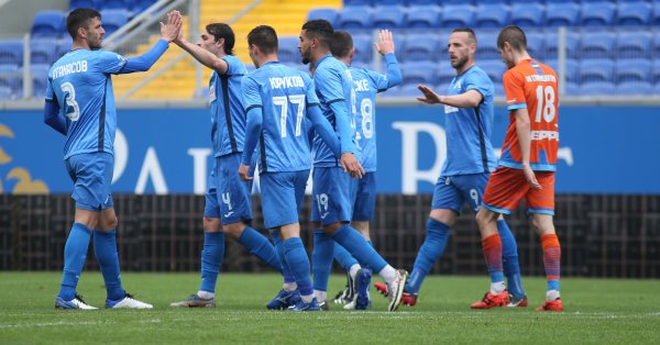 Спортно техническото ръководство на Левски следи изявите на защитника на Царско