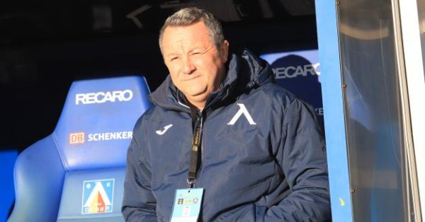 Бившият треньор на Левски Славиша Стоянович обяви че не бърза
