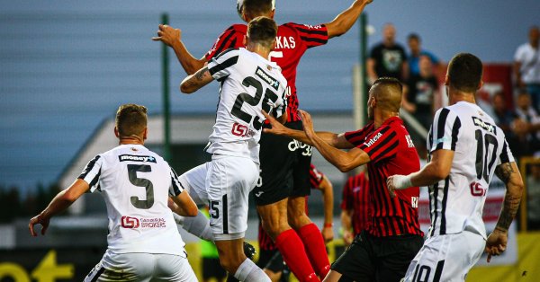 Локомотив София чукна Локомотив Пловдив с 1 0 в среща от