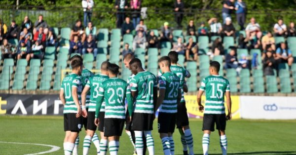 Треньорът на Черно море Илиан Илиев определи 18 те за гостуването