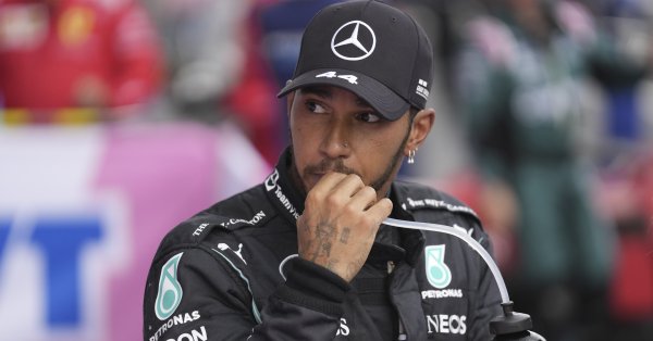 Люис Хамилтън призна че Мерцедес изглеждат в безизходица след 4 ата