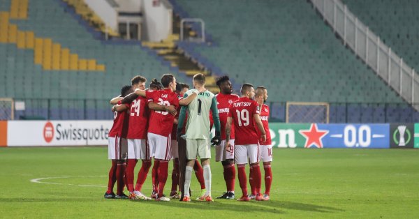 Всички налични футболисти на ЦСКА взеха участие в днешната тренировка