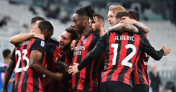 Милан официално показа екипите си за новия сезон. Футболистите на