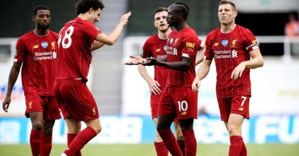 През втората част шампионите показаха значително по добра игра и отбелязаха