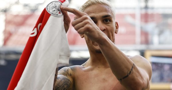 Още през февруари агентите ми дойдоха в Амстердам и информираха