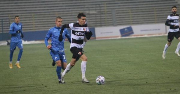 Локомотив Пловдив победи като домакин с 2:0 Царско село, като