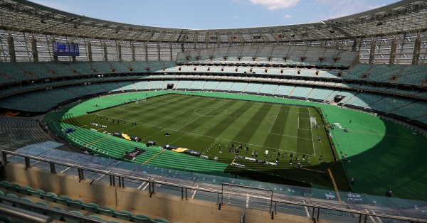 Олимпийският стадион в Баку Азербайджан е многофункционално съоръжение с подвижен