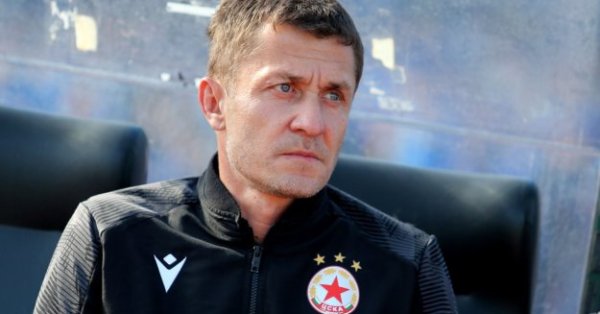 Треньорът Саша Илич настоява най вече за взимането на централен защитник