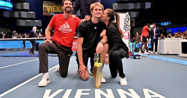 Германският тенисист Александър Зверев спечели титлата от турнира от сериите
