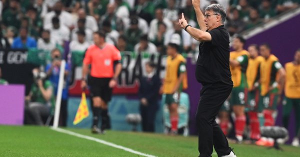 Мексико отпада в груповата фаза на световно първенство за пръв