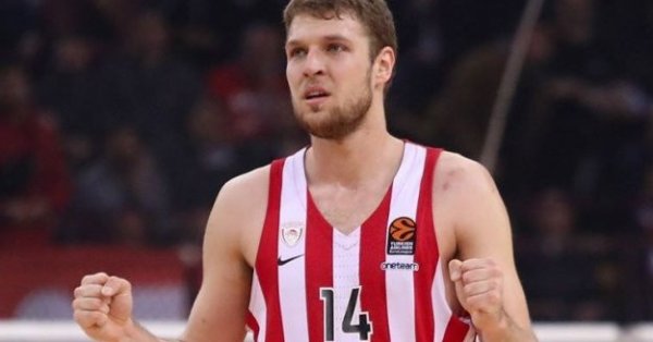 По първоначална информация проблемът не беше сериозен и Александър трябваше