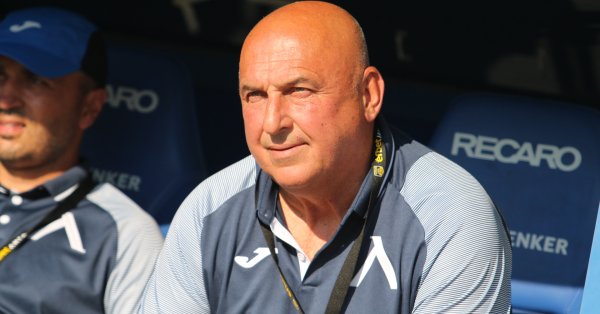 В средата имаме един Спиерингс ако го няма него не