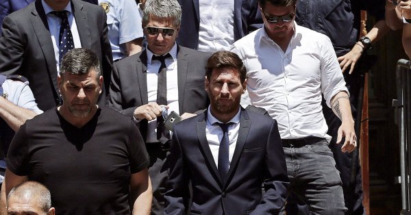Суперзвездата на Барселона Лионел Меси ще удължи своя договор гърмят