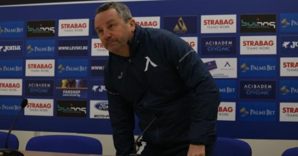 Треньорът на Левски Славиша Стоянович по всяка вероятност ще пропусне