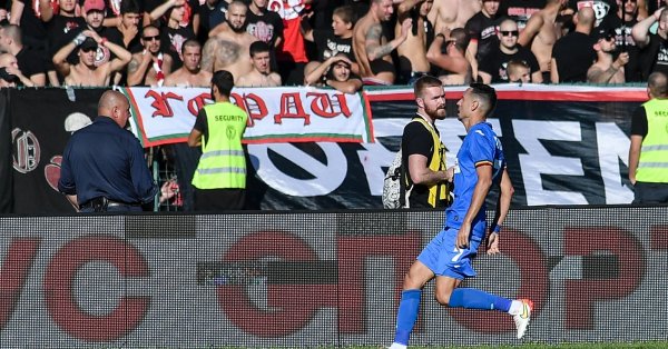 Звездата на Левски Георги Миланов отново се преклони пред феновете